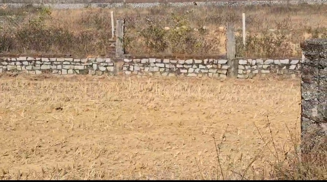 Plot near YBN university - Image 6