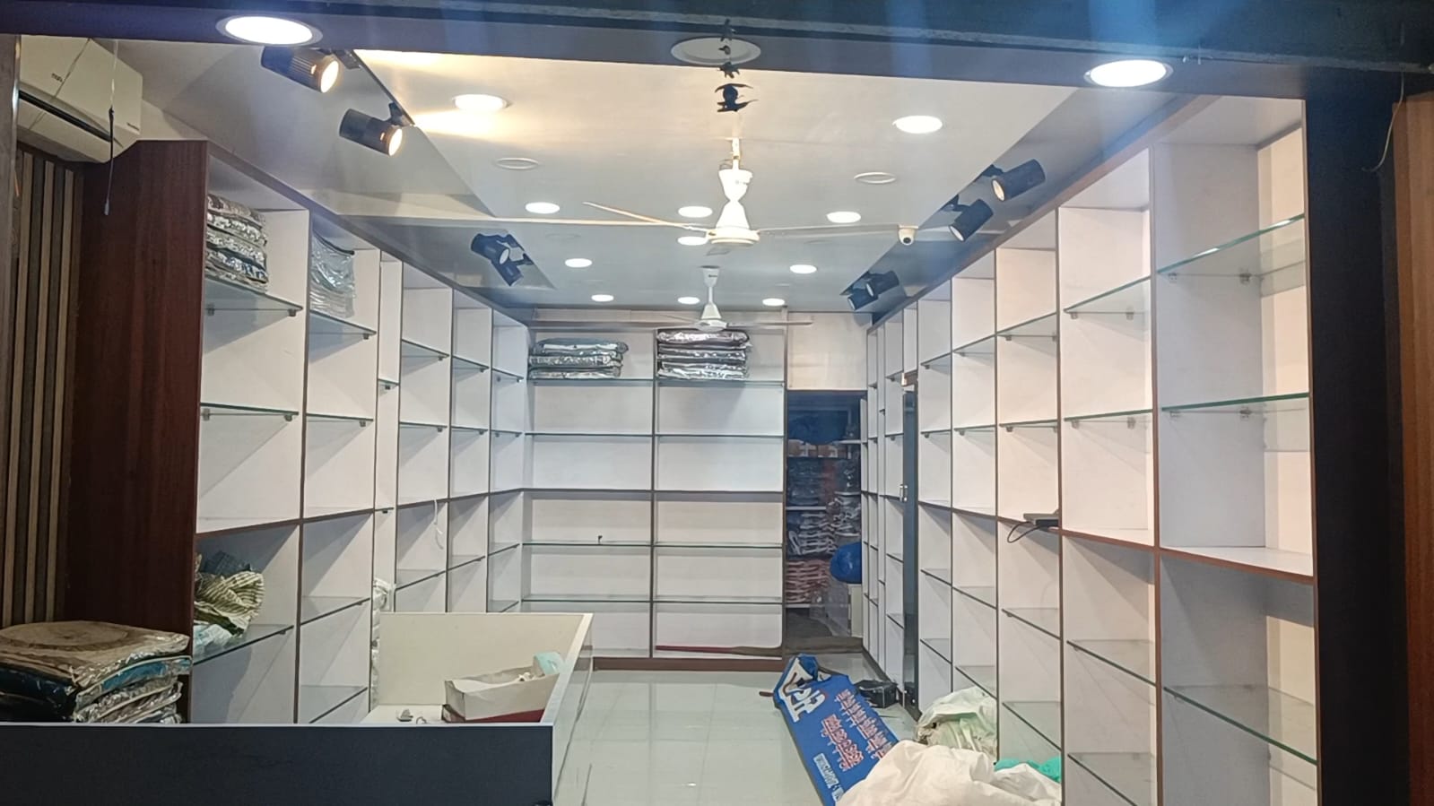 Furnished Shop in Upper Bazaar