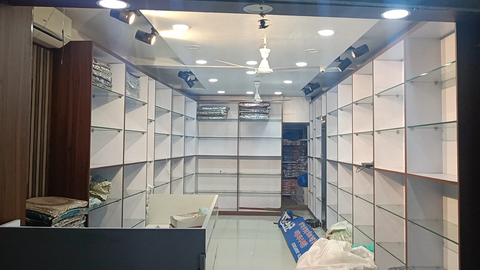 Furnished Shop in Upper Bazaar — Photo 2