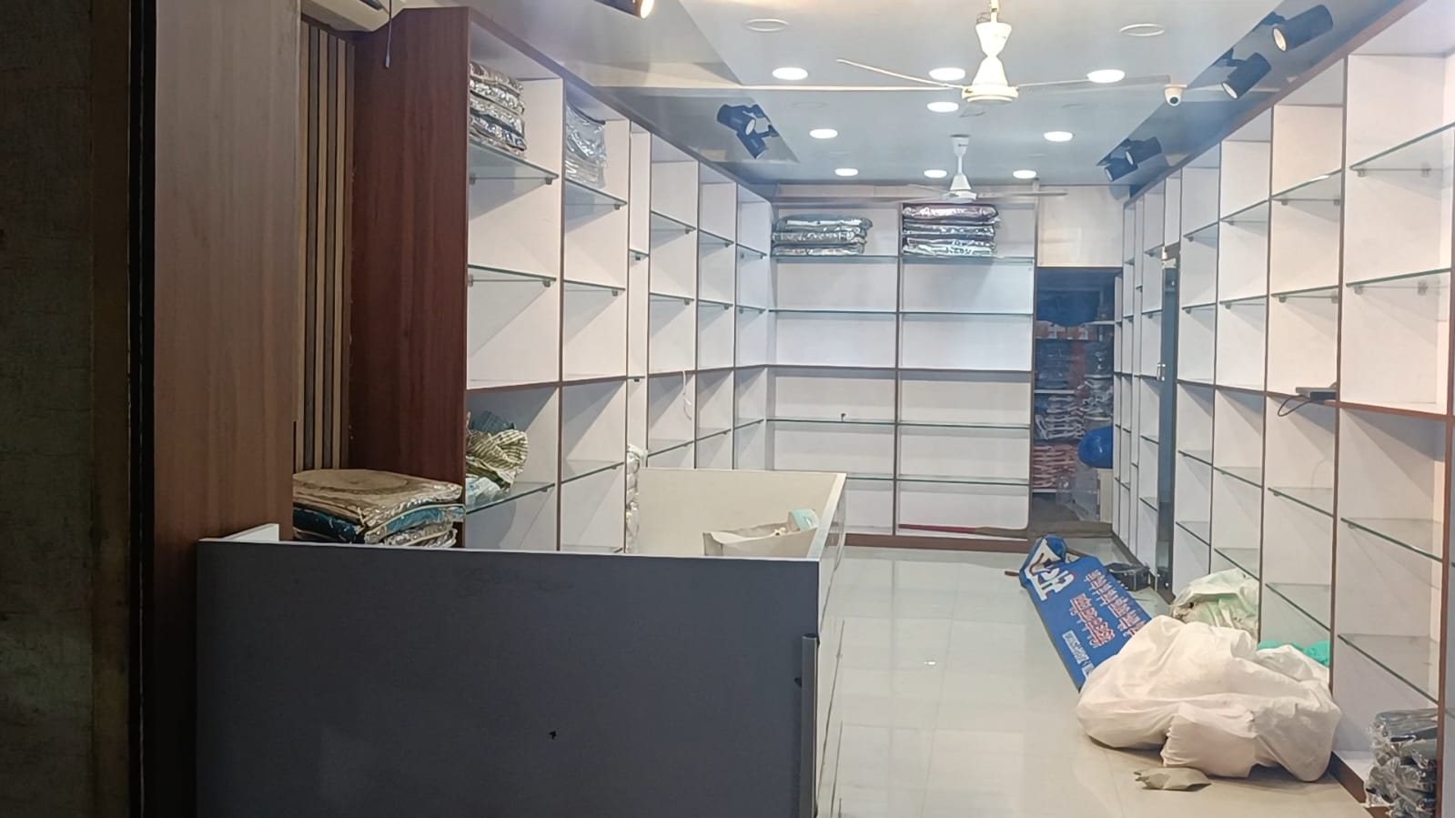 Furnished Shop in Upper Bazaar — Photo 3